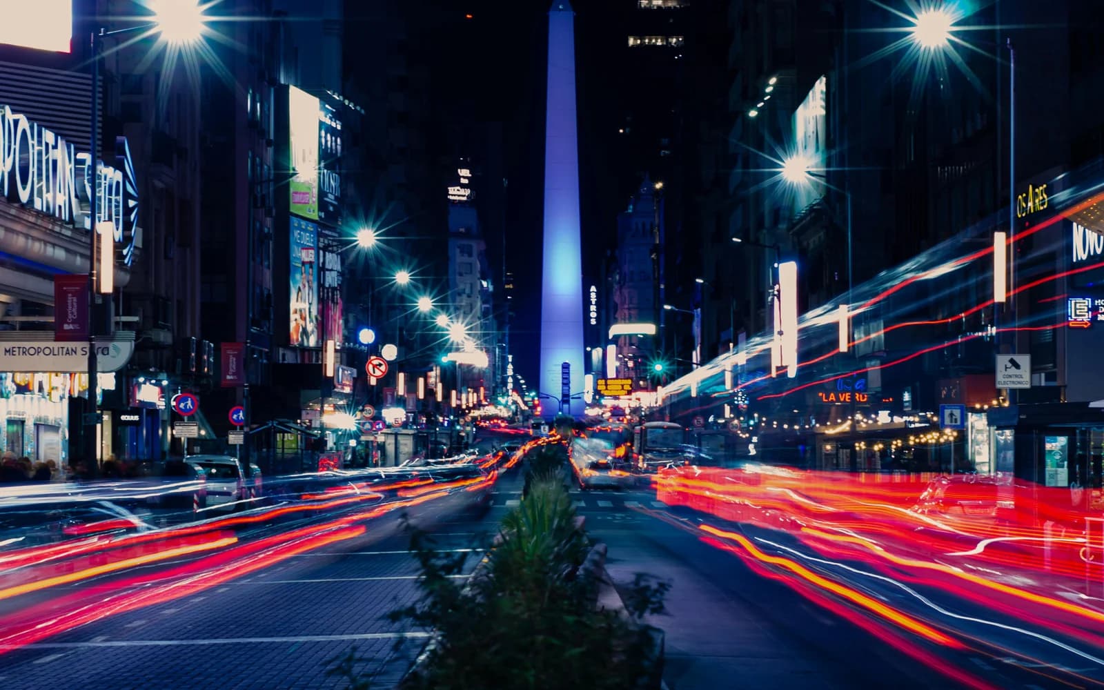 Strengthening Enterprise Security with Microsoft's Integrated Security Stack